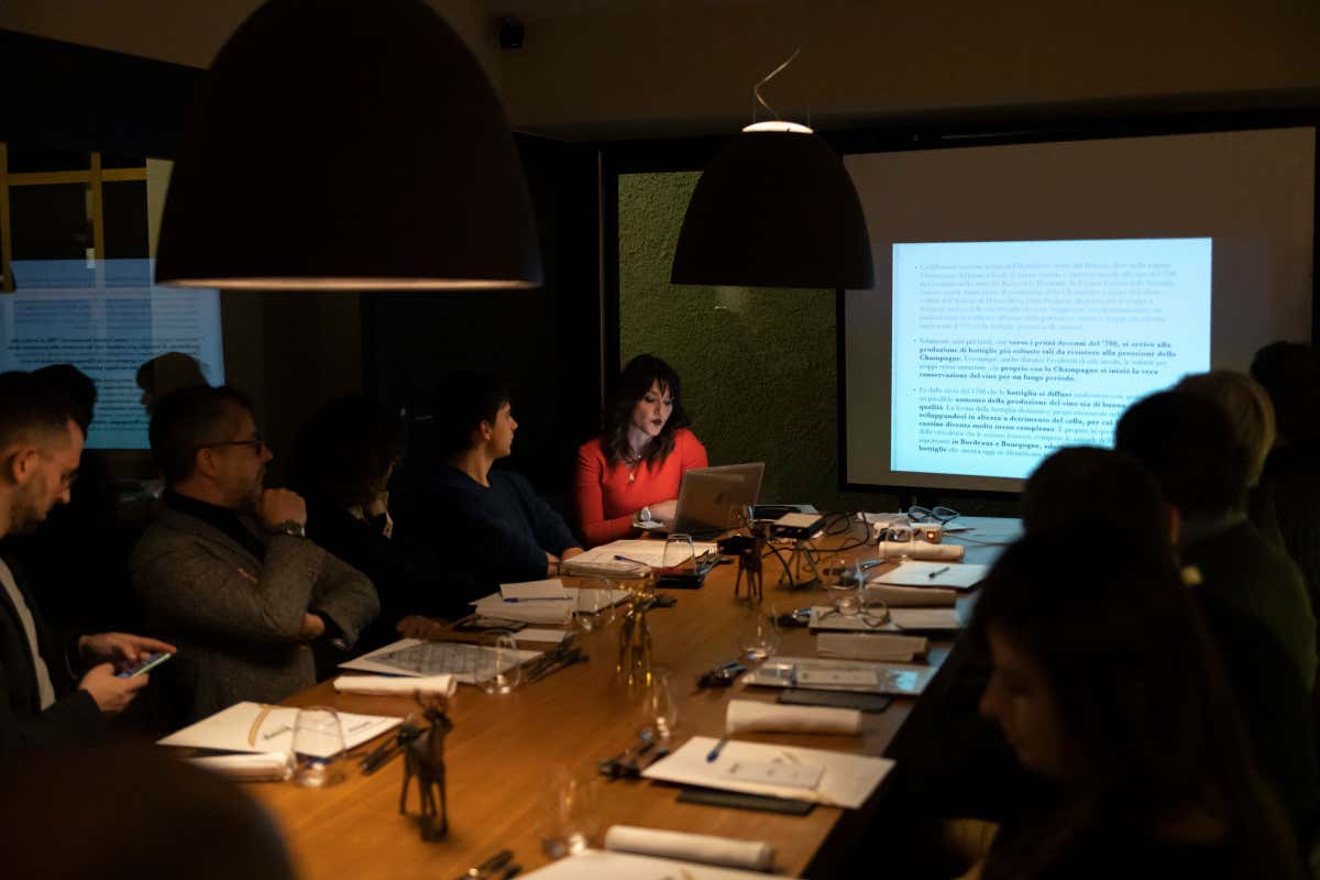 Una lezione di sabrage Sabrage academy: un master e due nuovi corsi