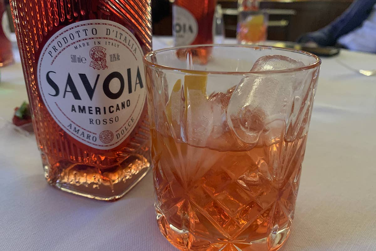 Savoia Americano è il nuovo vino aperitivo base per numerosi cocktail Savoia Americano, il ready to drink nato per gli aperitivi