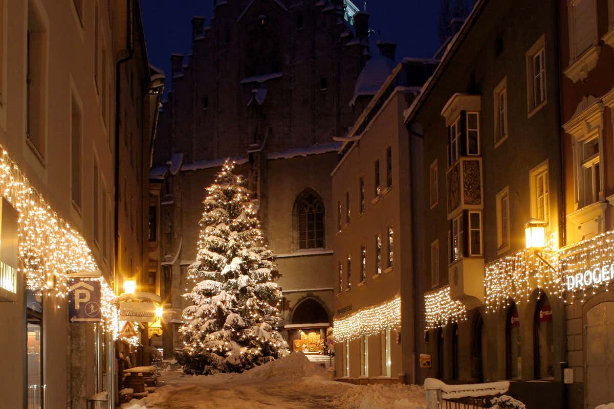 Gli 8 mercatini di Natale del Tirolo che trasformano l’inverno in un viaggio da fiaba Gli 8 mercatini di Natale del Tirolo che trasformano l’inverno in un viaggio da fiaba