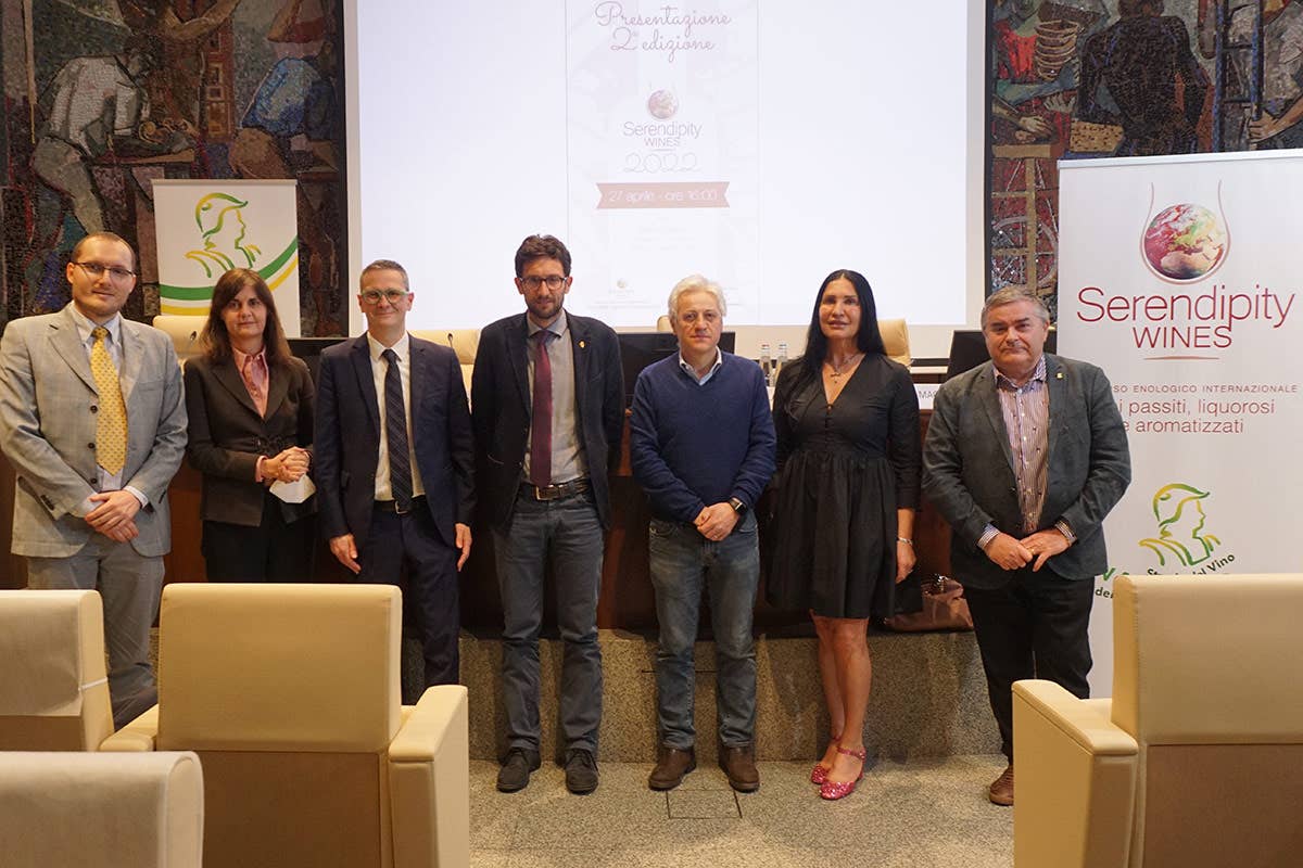 Giorgio Lazzari, Giovanna Prandini, Giovanni Malanchini, Davide Casati, Robi Amaddeo, Lara Magoni, Sergio Cantoni Serendipity Wines, un concorso enologico che racconta il territorio