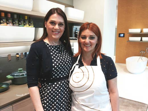 Sonia Peronaci cucina da Scavolini e premia la blogger Daniela