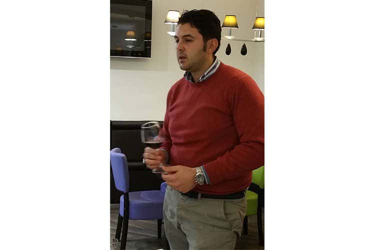 Giuseppe Sorrentino - Sorrentino, vini di qualità in Campania Frutto di passione e lavoro di squadra Giuseppe Sorrentino - Sorrentino, vini di qualità in Campania Frutto di passione e lavoro di squadra