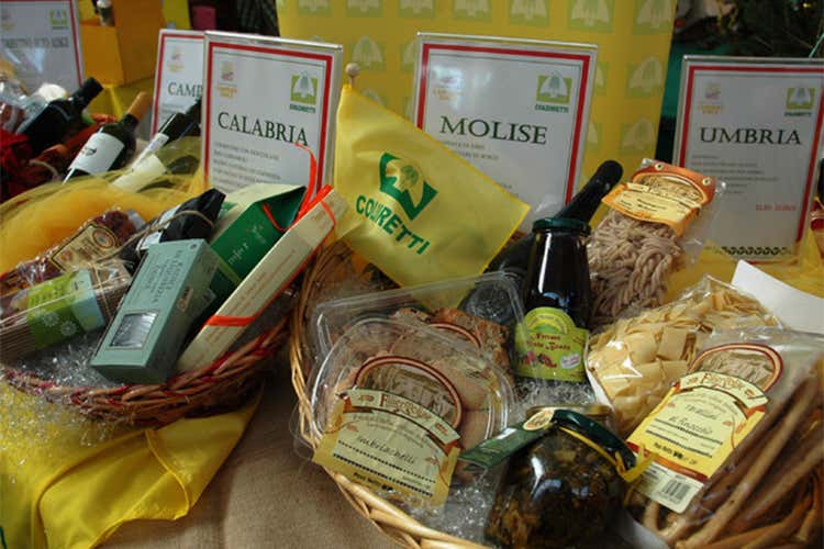 Sotto albero regali enogastronomici cesti natalizi