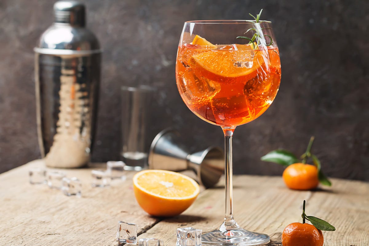 Quali sono i cocktail più amati e bevuti in Italia? Lo Spritz e il Negroni