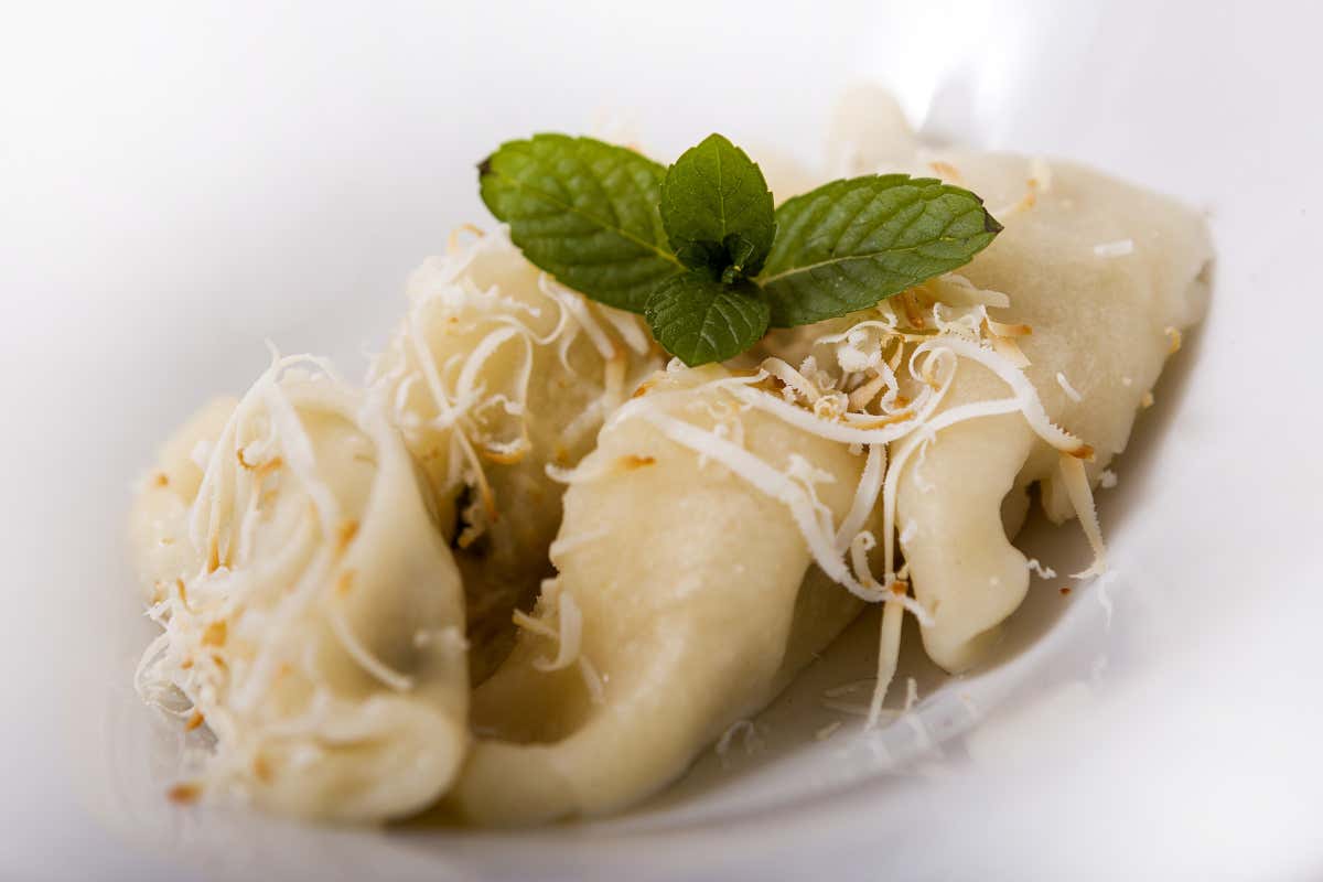 Magia del Legno a Sutrio: arte, presepi e sapori della Carnia Magia del Legno a Sutrio: arte, presepi e sapori della Carnia