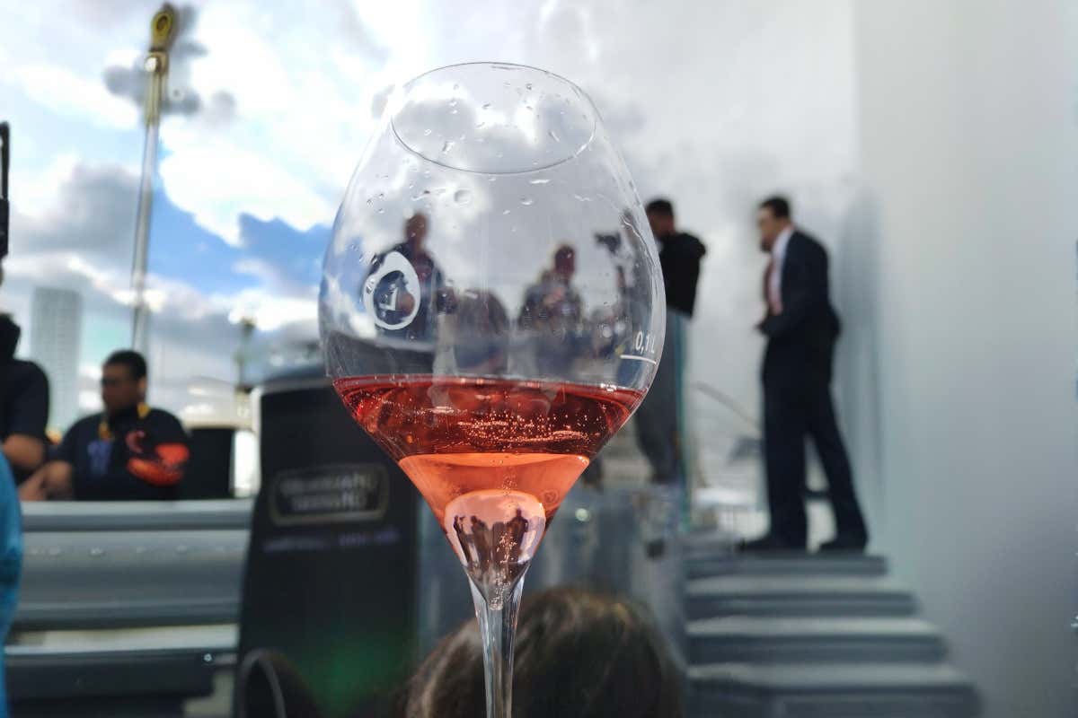 World Lambrusco Day 2025: il vino emiliano conquista le vette del Monte Bianco