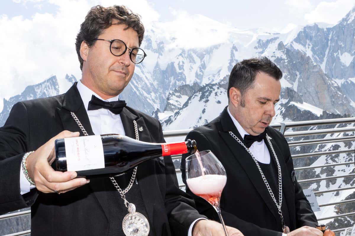 World Lambrusco Day 2025: il vino emiliano conquista le vette del Monte Bianco