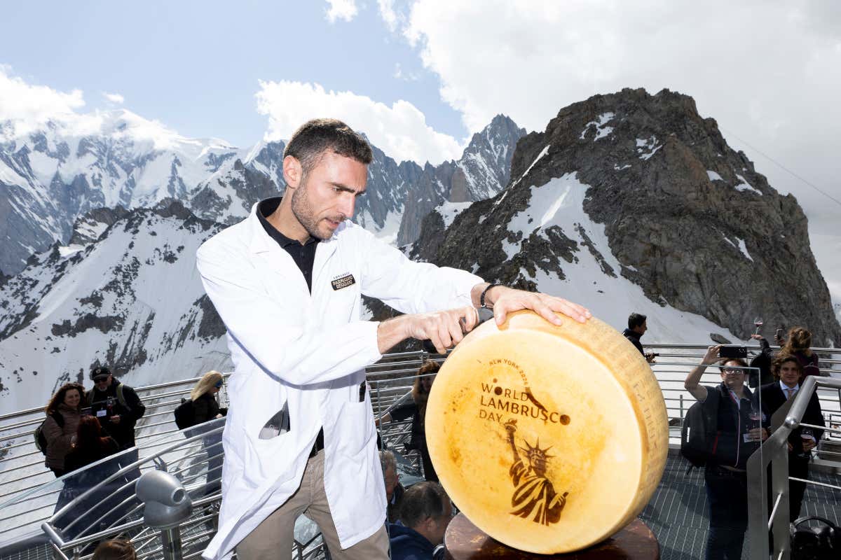 World Lambrusco Day 2025: il vino emiliano conquista le vette del Monte Bianco