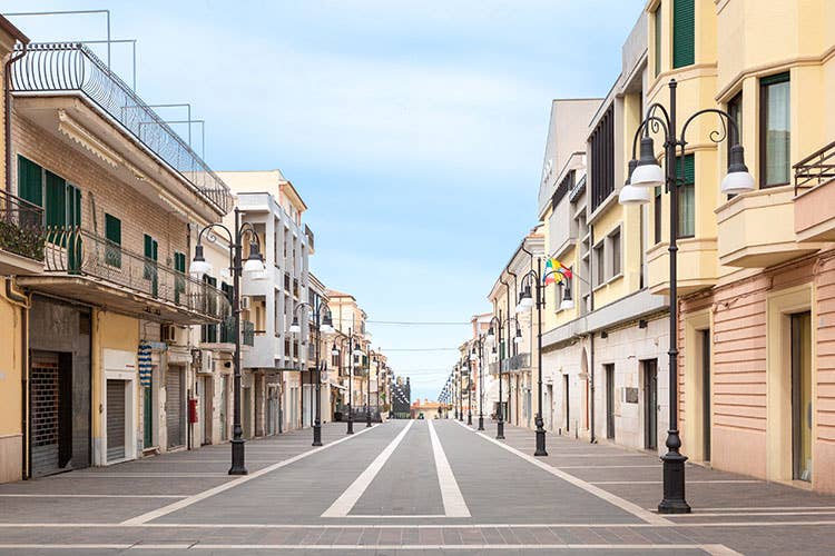 Una delle strade principali di Termoli - A spasso per L’Italia Il Molise, tra cinema e piatti tipici