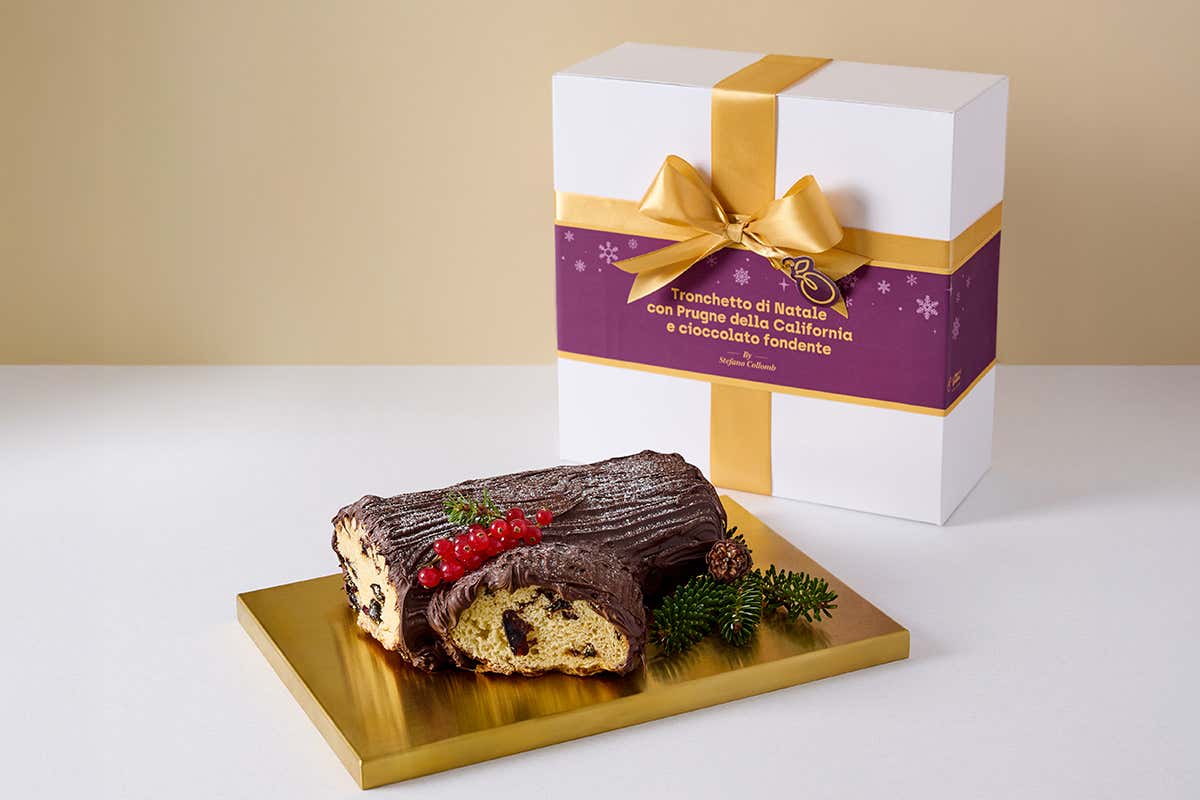Il Tronchetto di Natale 2025 con Prugne della California e cioccolato fondente Il Tronchetto di Natale 2025 con Prugne della California e cioccolato fondente