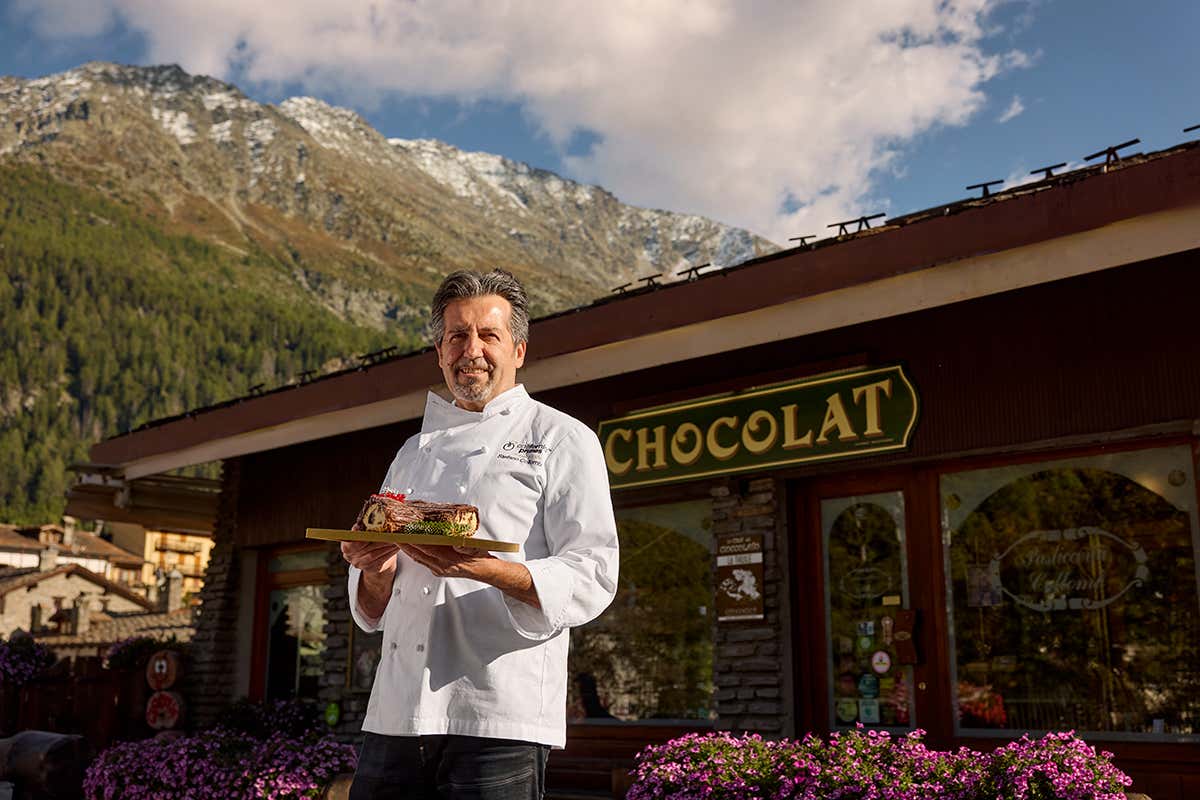 Il Tronchetto di Natale 2025 con Prugne della California e cioccolato fondente Il Tronchetto di Natale 2025 con Prugne della California e cioccolato fondente