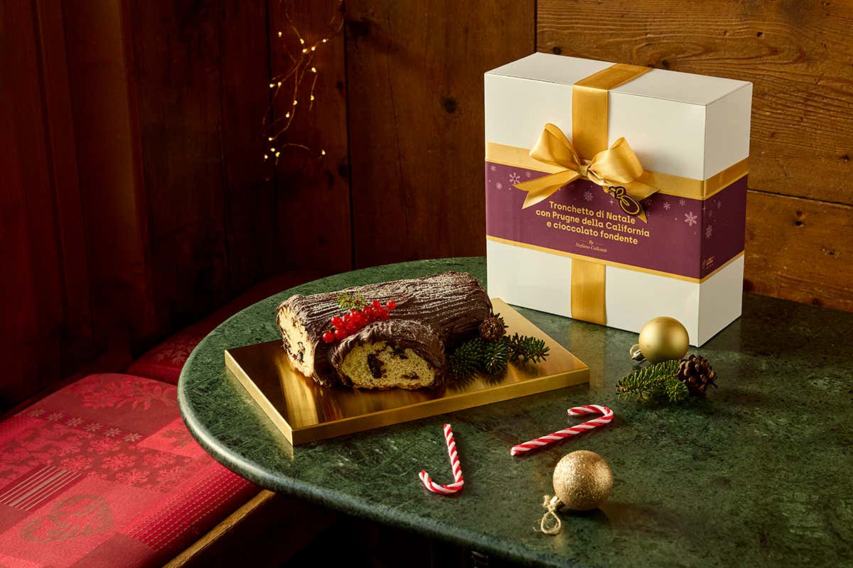 Il Tronchetto di Natale 2025 con Prugne della California e cioccolato fondente Il Tronchetto di Natale 2025 con Prugne della California e cioccolato fondente