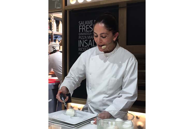 Rosanna Marziale - Un bistrot per Fattorie Garofalo  La Mozzarella di bufala sbarca a Milano