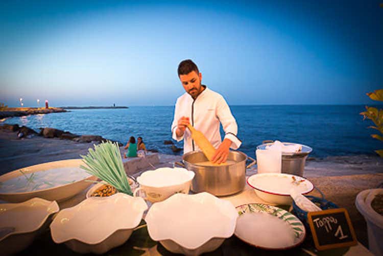 Uomo e mare, legame da non dimenticare A Trani una serata tra cultura e assaggi