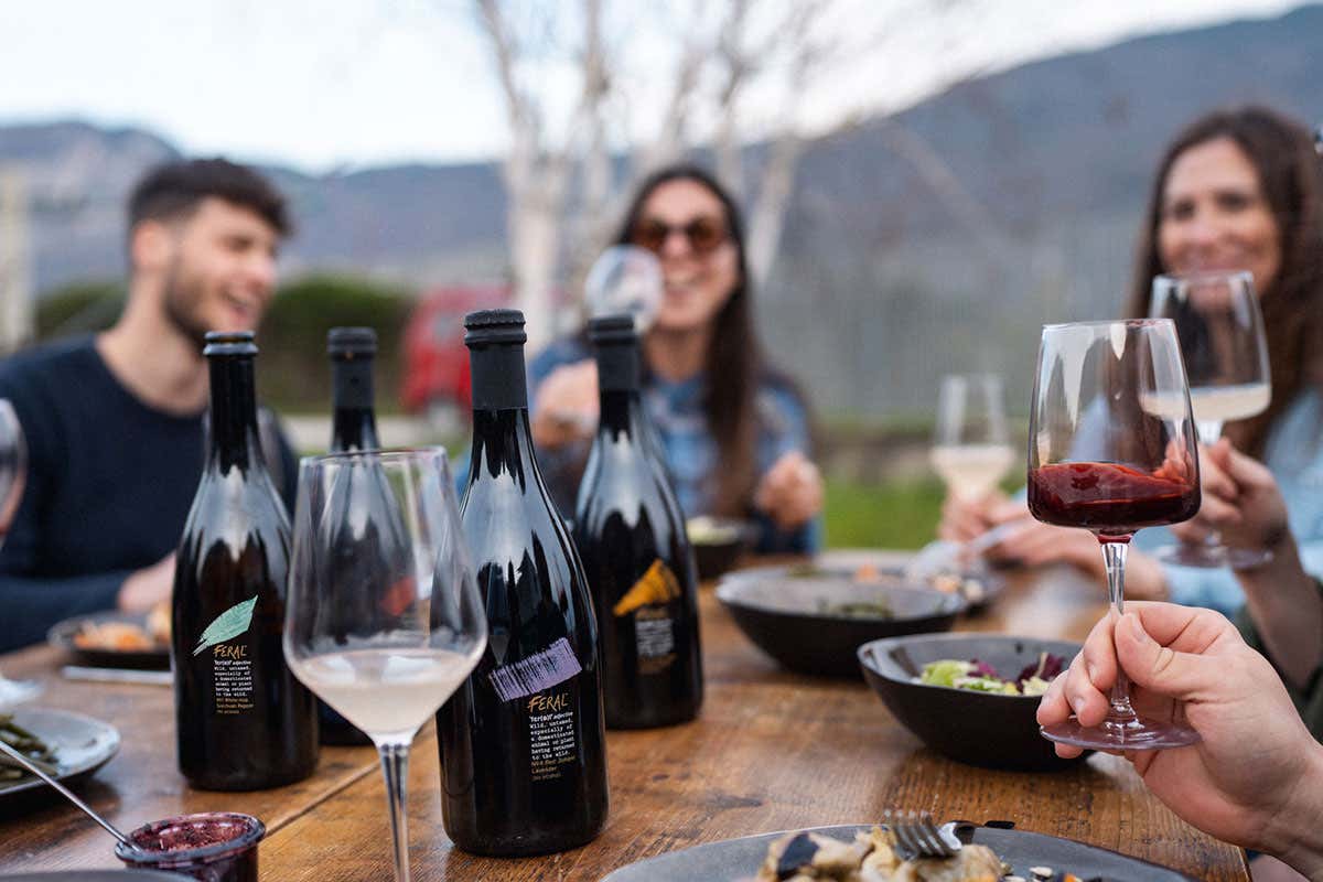 Feral: le bevande italiane che ricreano l’esperienza del vino, ma senza alcol Feral: le bevande italiane che ricreano l’esperienza del vino, ma senza alcol