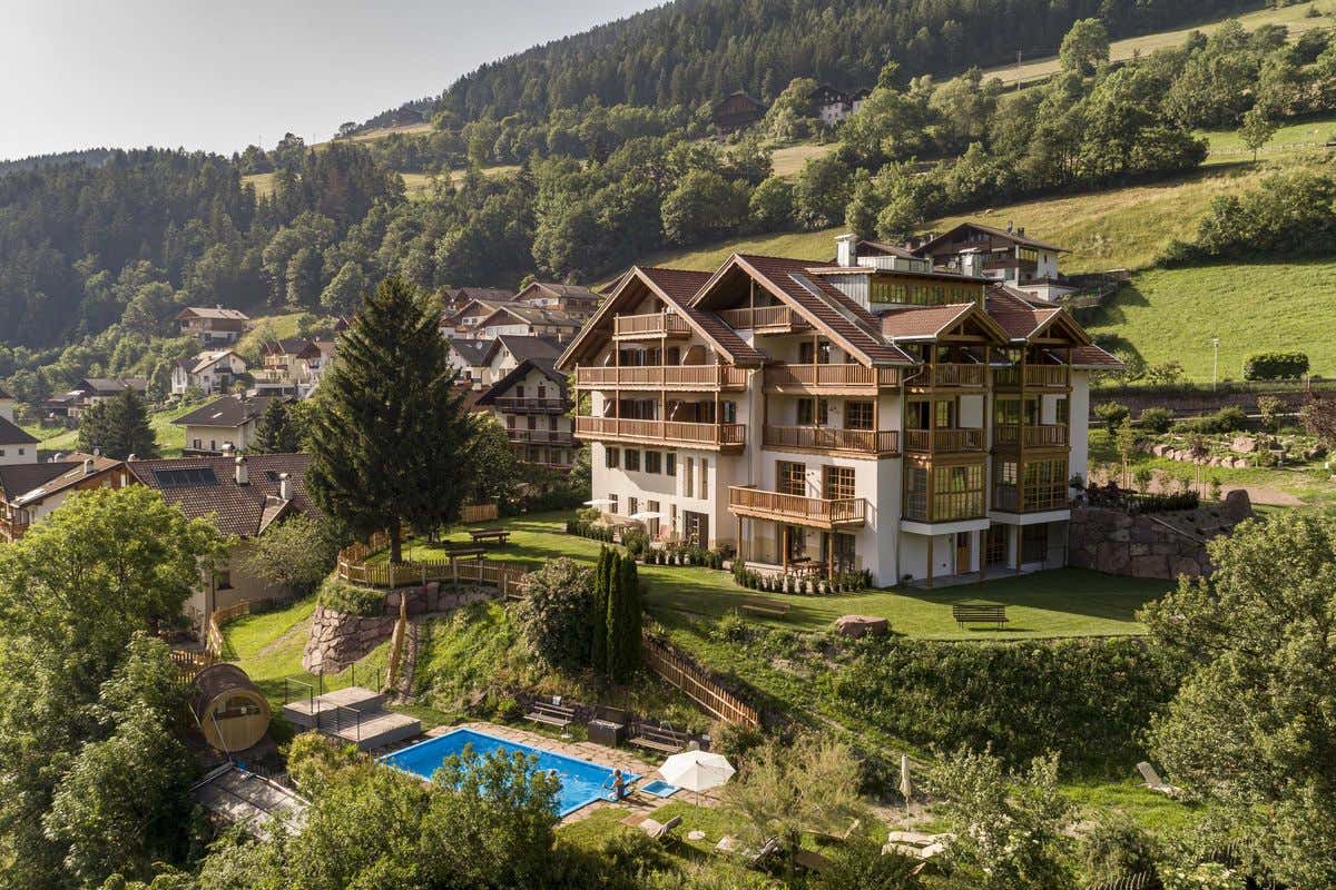 Val di Funes, dove trascorrere una vacanza green al cospetto delle Odle Val di Funes, dove trascorrere una vacanza green al cospetto delle Odle