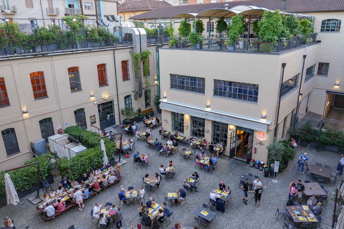 Birrificio La Piazza: dove la birra artigianale incontra la formazione e il mestiere Birrificio La Piazza: dove la birra artigianale incontra la formazione e il mestiere