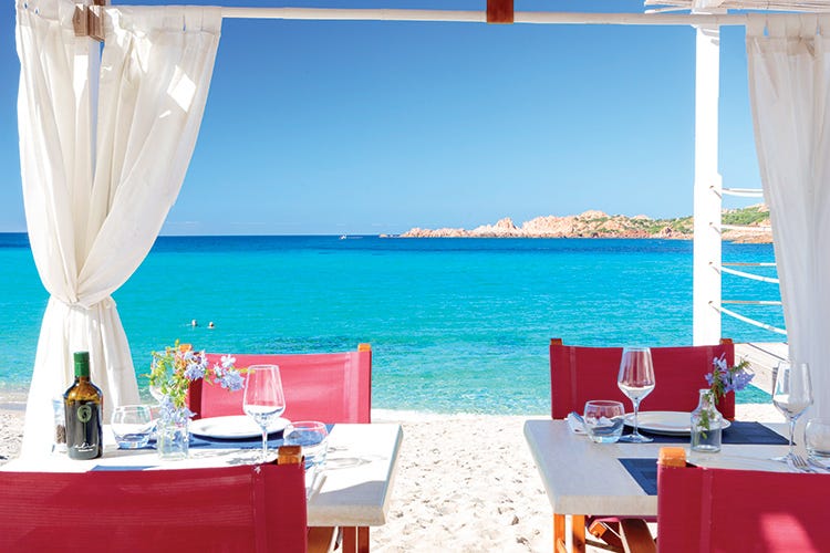 Hotel Marinedda, snack bar sulla spiaggia - Vacanze al mare e buona cucina nei Delphina Hotel in Sardegna