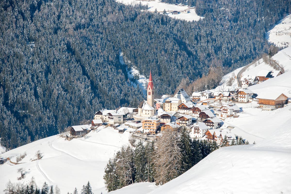 Ciaspolate, chalet, sci e cultura ladina: scopri il cuore della Val Badia