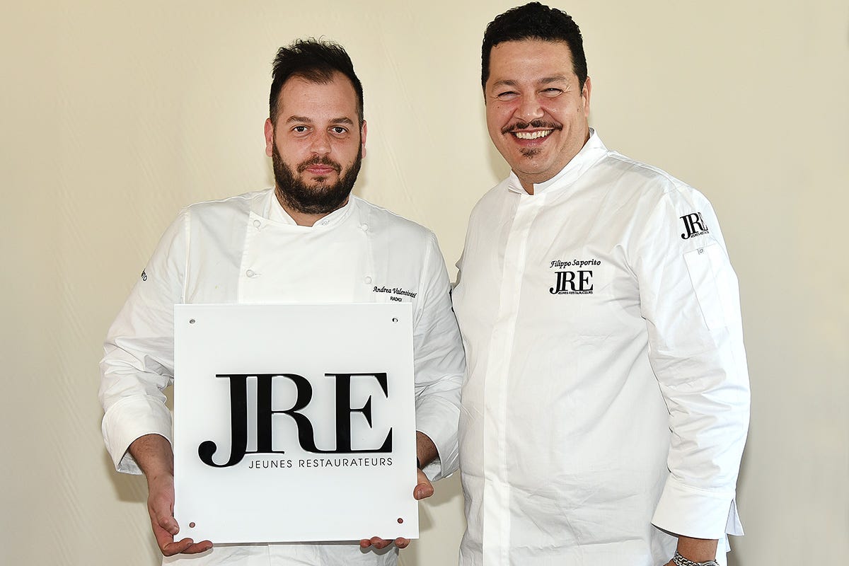 Andrea Valentinetti e Filippo Saporito Jeunes Restaurateurs Italia, cinque nuovi cuochi nell’associazione