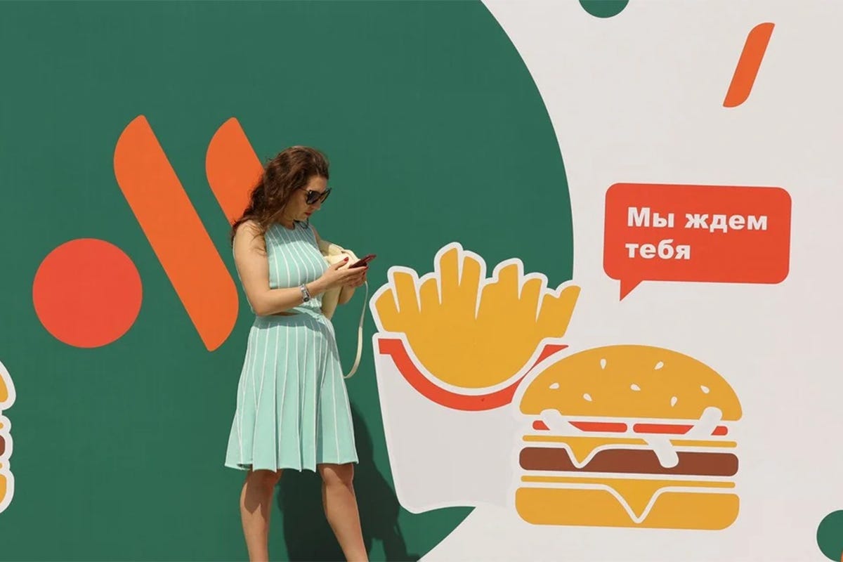 Il nuovo none e logo. Fonte: newsrebeat.com “Delizioso e basta”: ecco il nome degli ex McDonald's in Russia