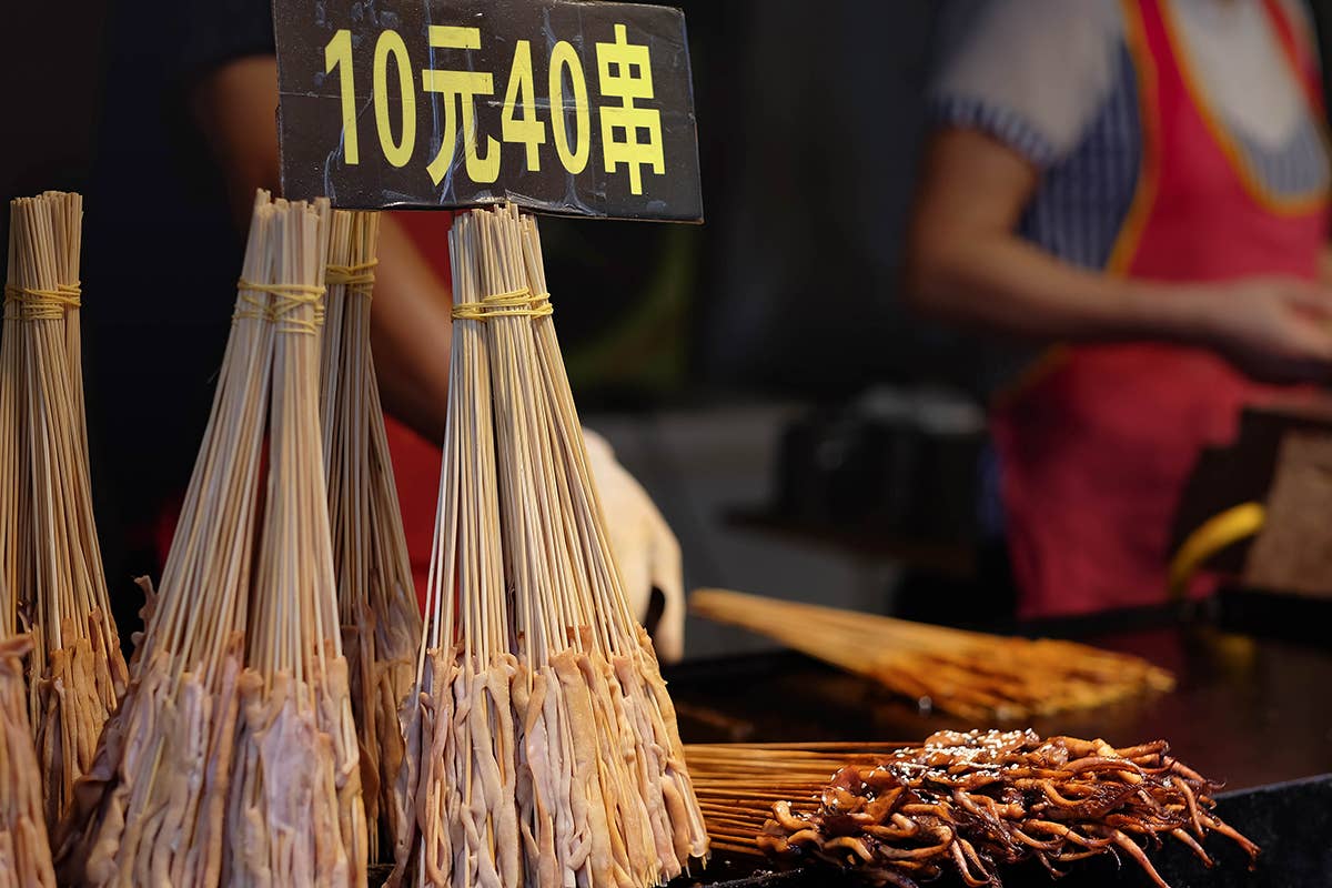 I  legami del venditore al Huanan Seafood Wholesale Market e i primi pazienti ricoverati suggeriscono che il virus arriva dal mercato Origine del Covid: il primo caso un venditore al mercato di Wuhan?