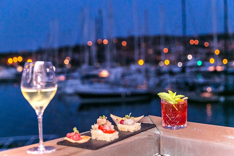 Gourmet e mixology delizieranno lo Yacht Club (Yacht Club di Porto Rotondo Ristorante temporaneo con Jre)