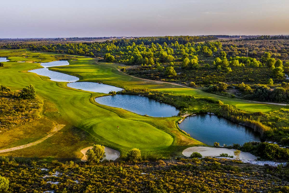 Vista dall'alto dell'Acaya Golf Resort & Spa Golf sempre più strategico nello sviluppo di Mira Hotels