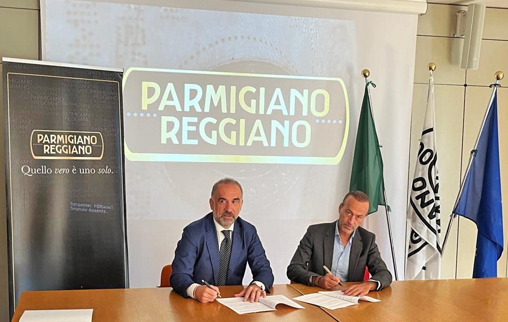 Andrea Burchi e Nicola Bertinelli UniCredit e Consorzio Parmigiano Reggiano credito agevolato per le imprese della dop