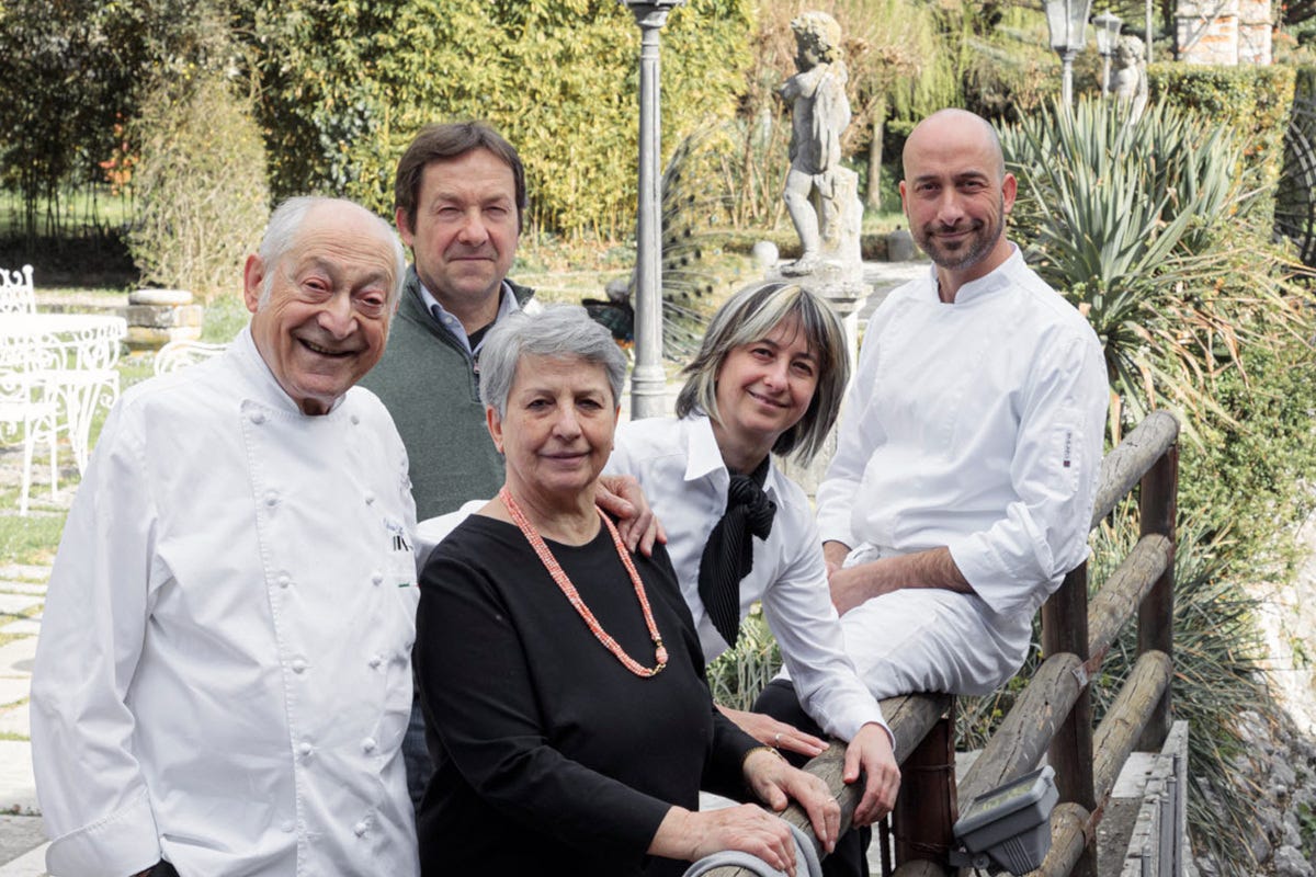 Adriano Zanotto (a sinistra) con la famiglia zanotto