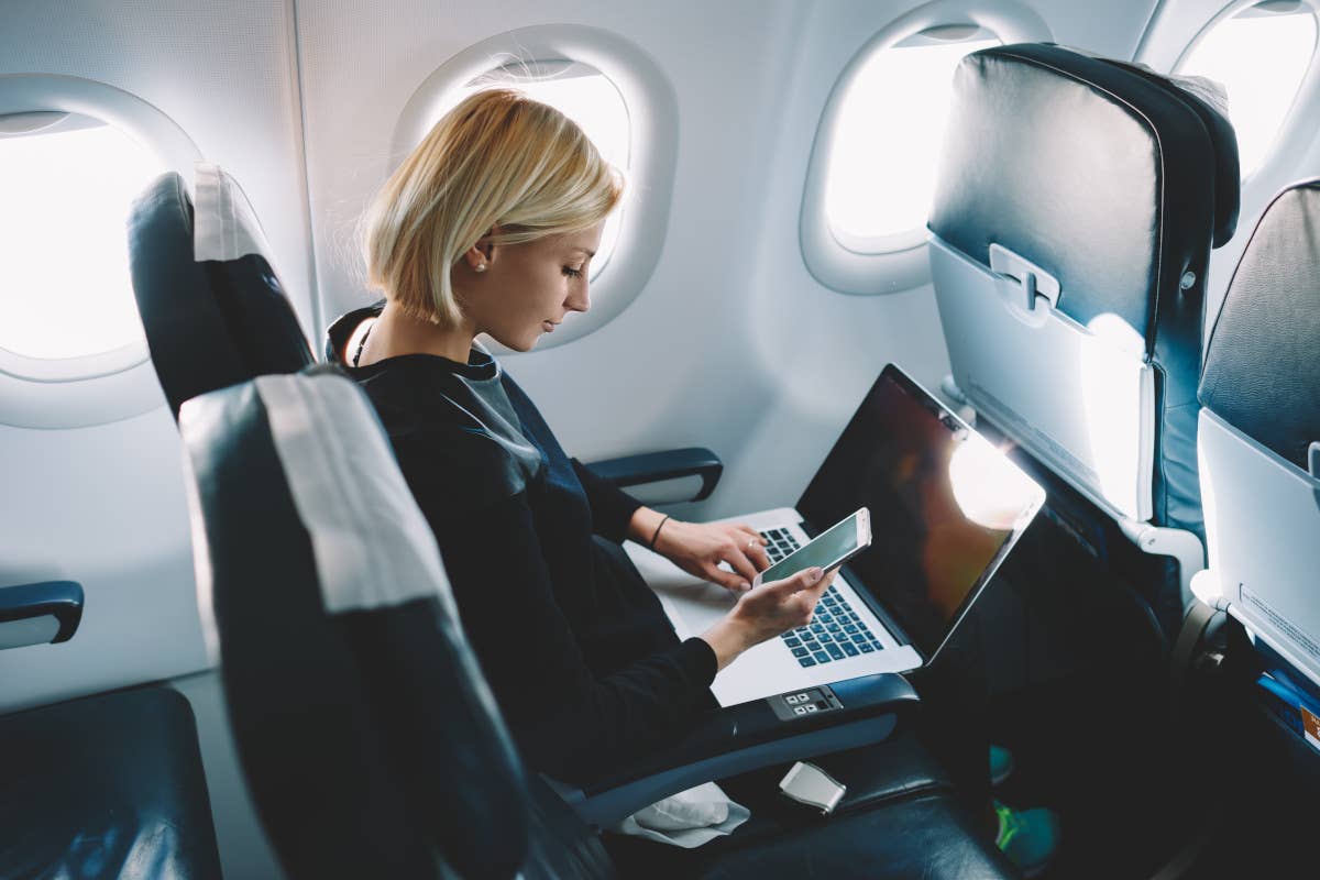 Foto: shutterstock Wi-Fi gratuito in volo con United Airlines e SpaceX: presto anche il telefono in aereo?