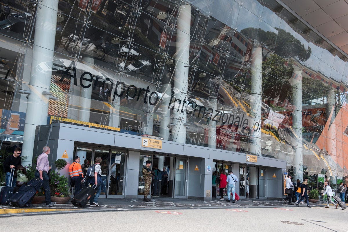 Laeroporto Internazionale di Napoli secondo in classifica L’aeroporto migliore è Roma-Fiumicino ultimo Crotone