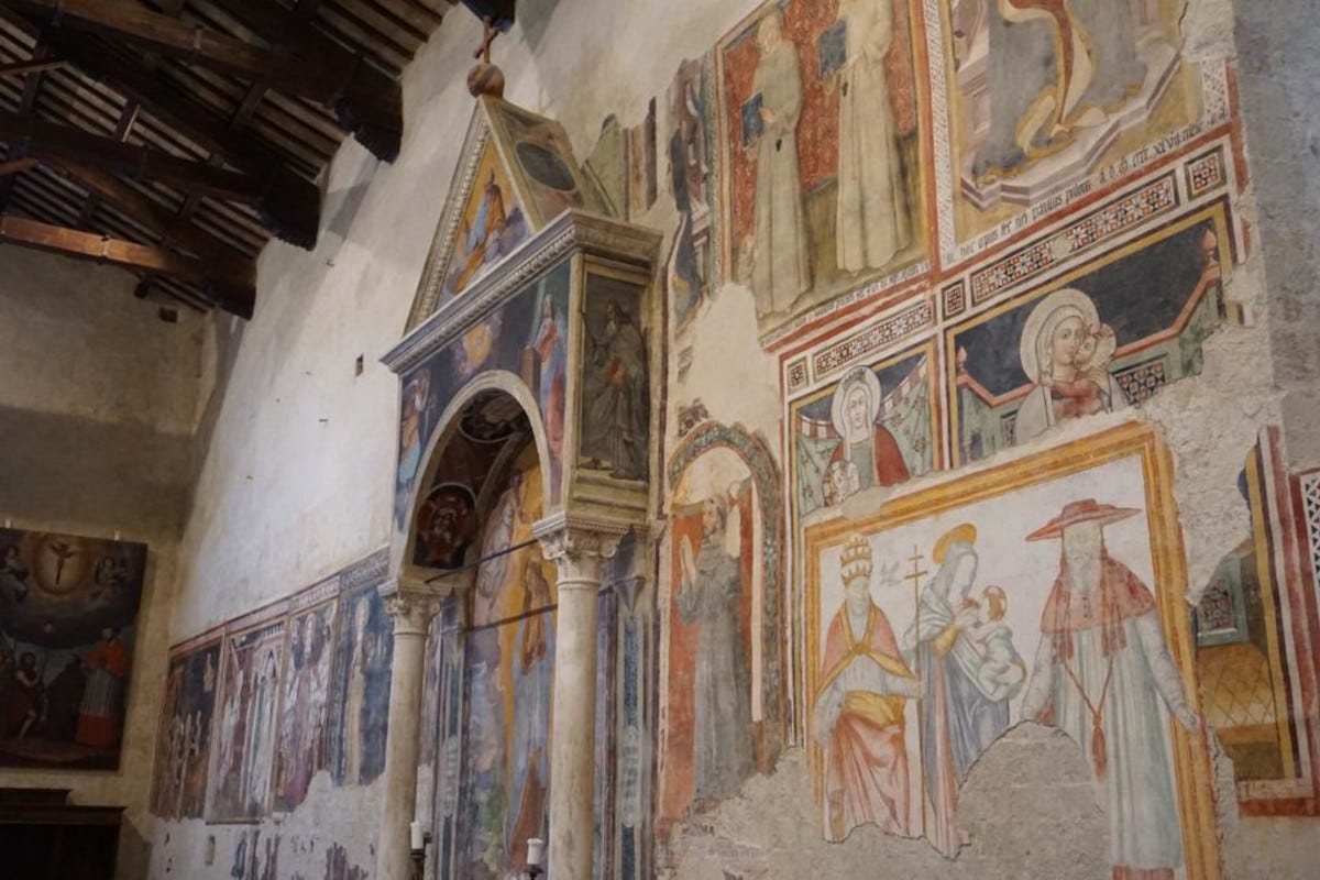 Gli affreschi della Chiesa di Santa Maria  Su due ruote nella Valnerna tra tartufi e paesaggi mozzafiato