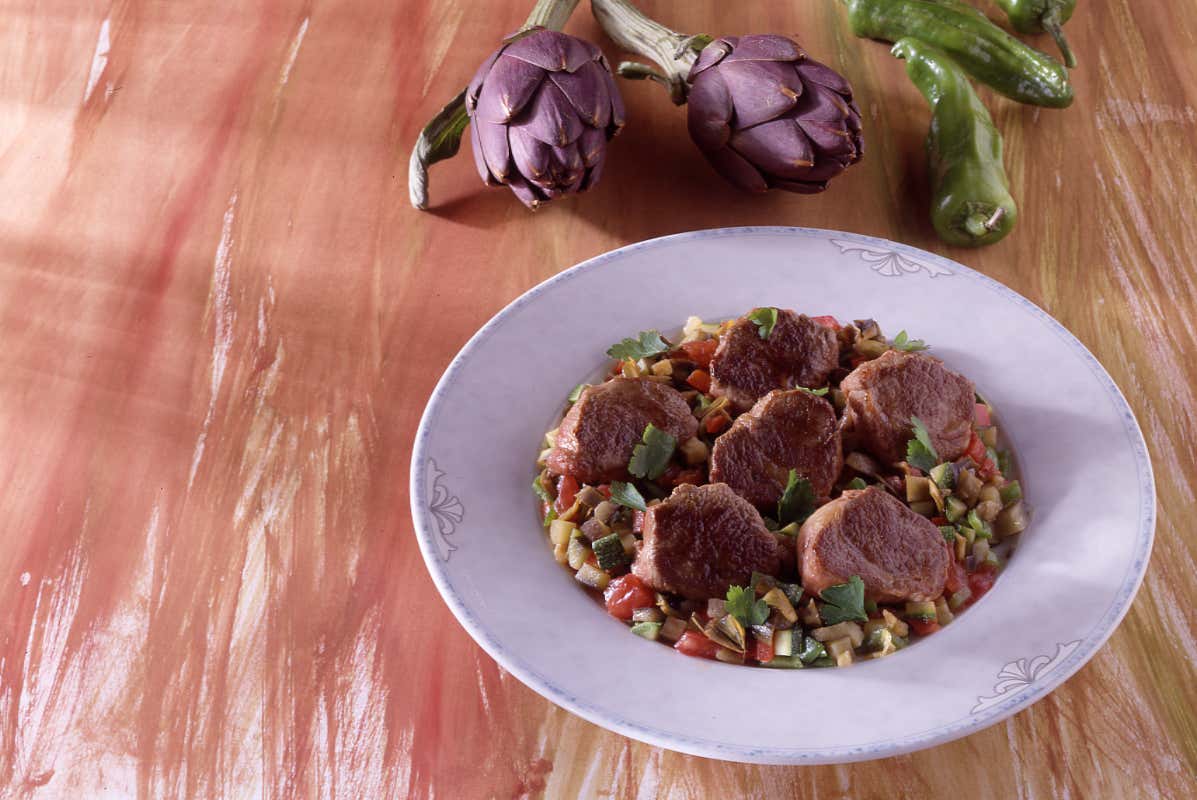 Nocette d'agnello con ratatouille Carne d'agnello, istruzioni per prepararla al meglio