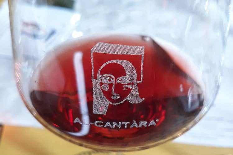 L'Etna Doc Rosso da Nerello Mascalese del Liolà Liolà Ullarallà, rosso di Al-Cantàra: 999 bottiglie al gusto di Sicilia