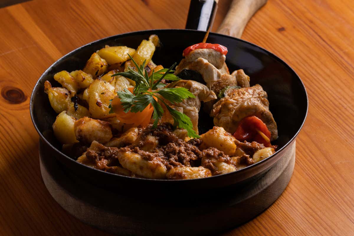 A 60 anni molla le Poste e va a gestire una trattoria: la lezione che il settore non vede