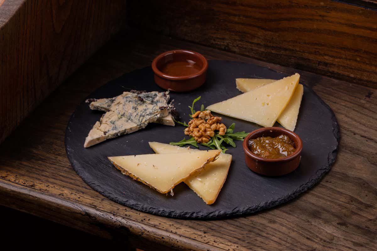 A 60 anni molla le Poste e va a gestire una trattoria: la lezione che il settore non vede