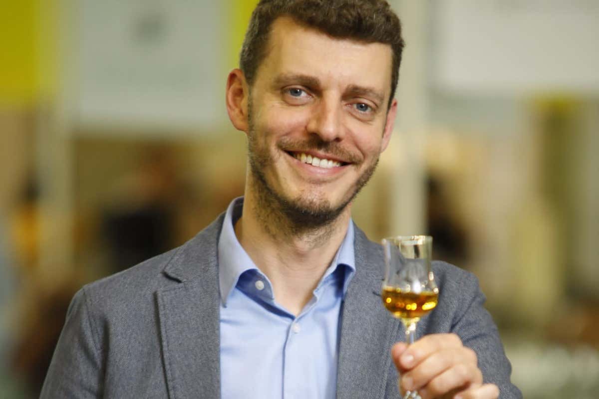 SpiriTurismo: l’Italia dorme, la Scozia incassa. Svegliamoci o la grappa resta un souvenir polveroso SpiriTurismo: l’Italia dorme, la Scozia incassa. Svegliamoci o la grappa resta un souvenir polveroso