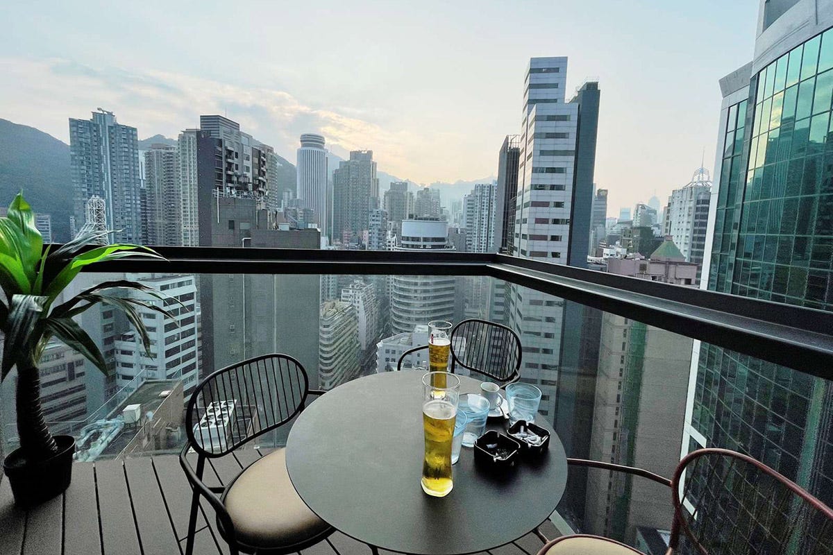 La spettacolare vista da un angolo dell'Ama Ama, il regno dell’amatriciana (e non solo) a Hong Kong