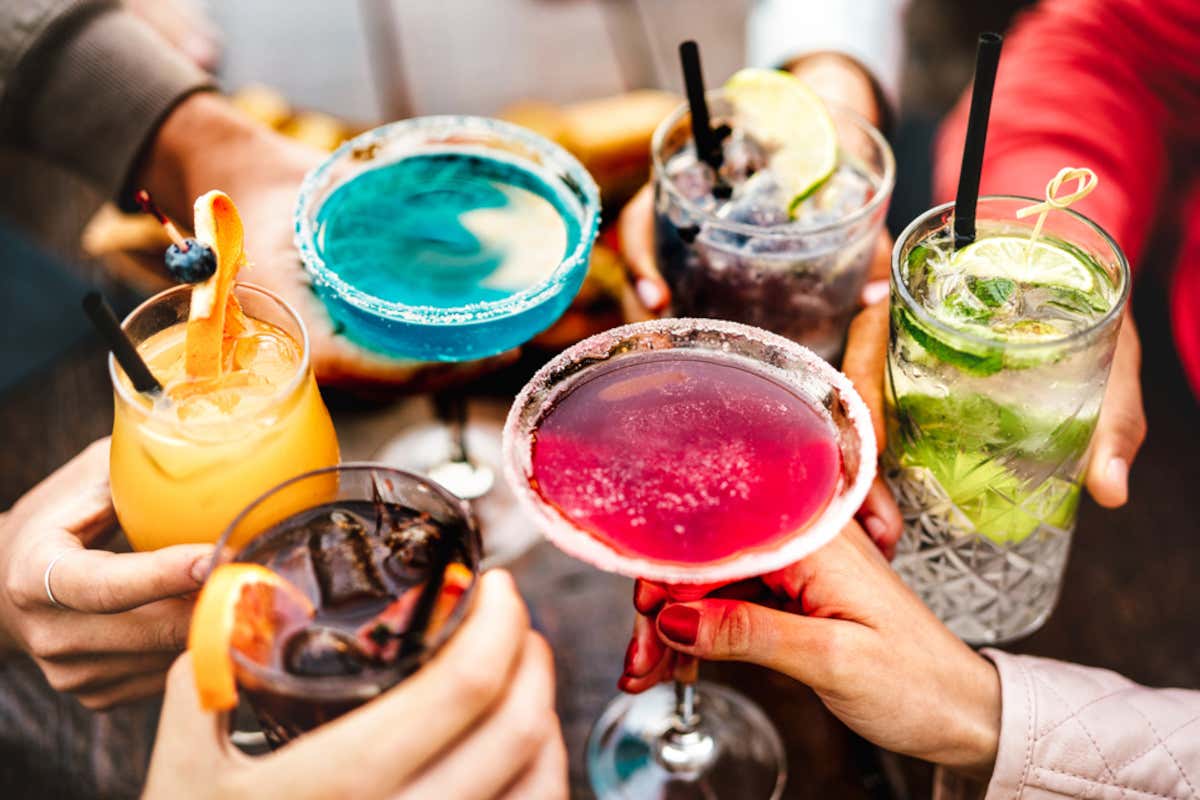 Bevande 2025, boom degli analcolici in Europa: calano vino e birra, exploit energy drink
