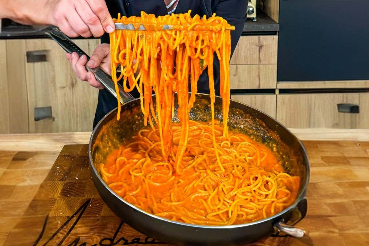 Andrea Mainardi, lo chef-showman che torna ai fondamentali: nel 2026 rinasce Officina Cucina Andrea Mainardi, lo chef-showman che torna ai fondamentali: nel 2026 rinasce Officina Cucina