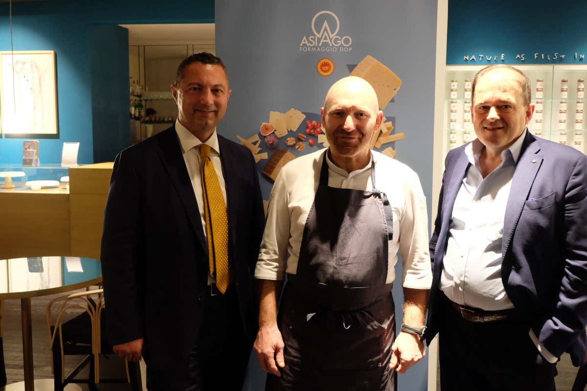 Da sinistra Flavio Innocenzi, Alfio Ghezzi e Fabio Finco L'Asiago fresco e stagionato conquista i gourmet