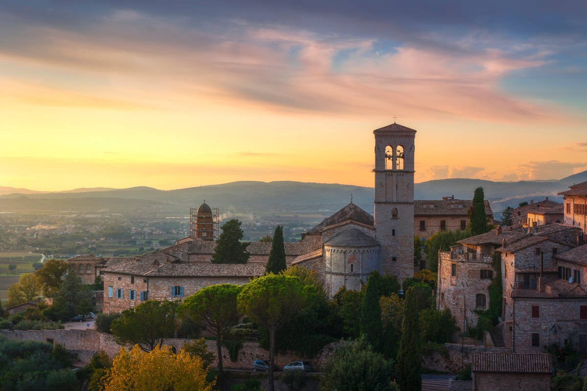 Assisi o Langhe-Monferrato? In autunno si arriva in treno da Roma