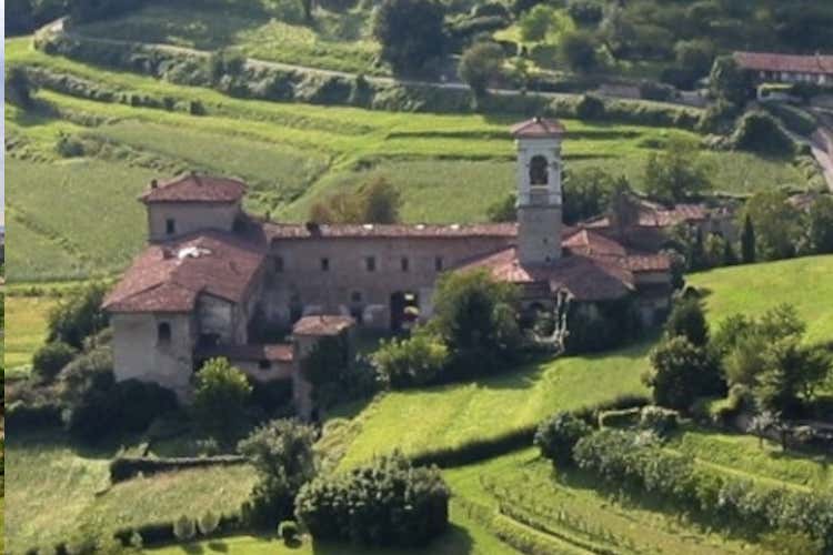 Il monastero con una vista parziale della valle di Astino A Bergamo&nbsp; il Premio del PaesaggioAstino e il cibo guardano all'Europa