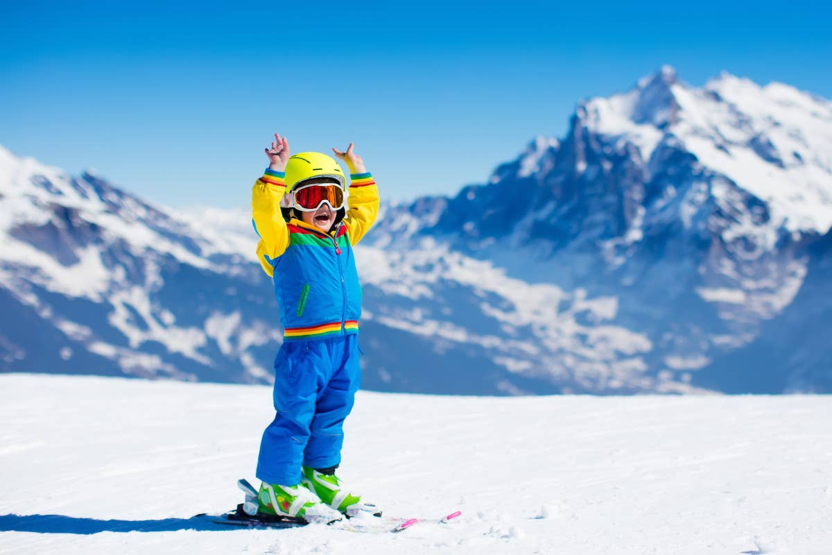 Tante offerte per i piccoli sciatori San Valentino e Carnevale sci ai piedi: ecco 15 offerte sulla neve