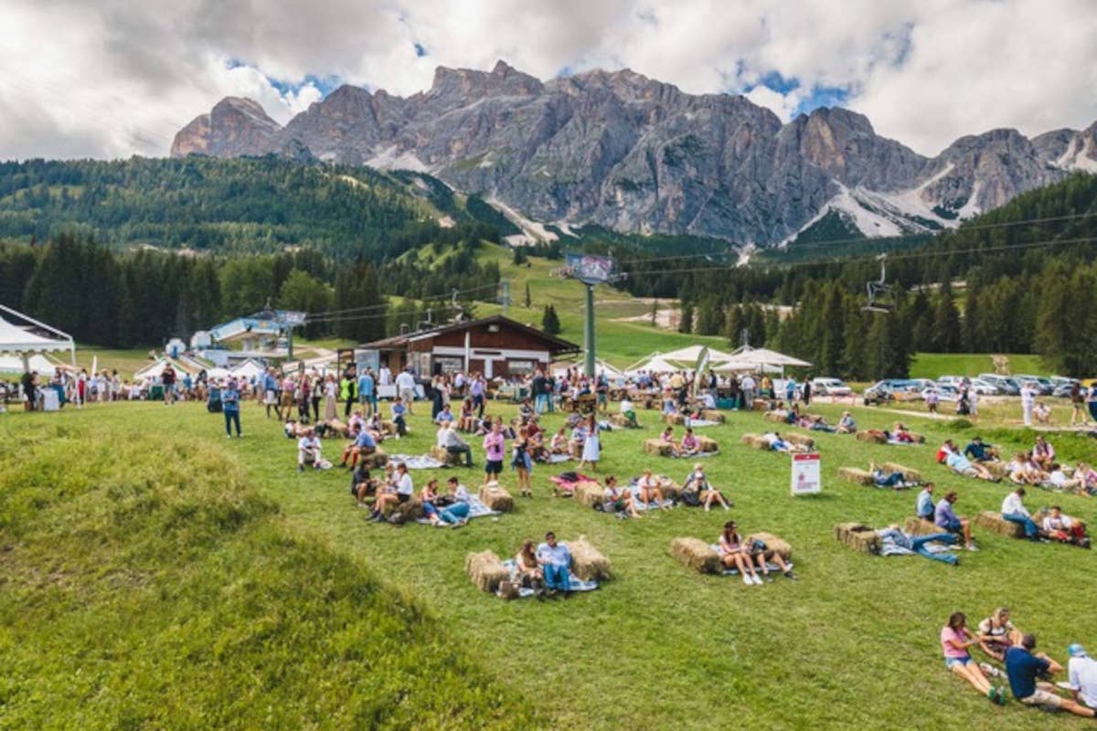 Torna Cortina Summer Party: il picnic glamour tra le Dolomiti