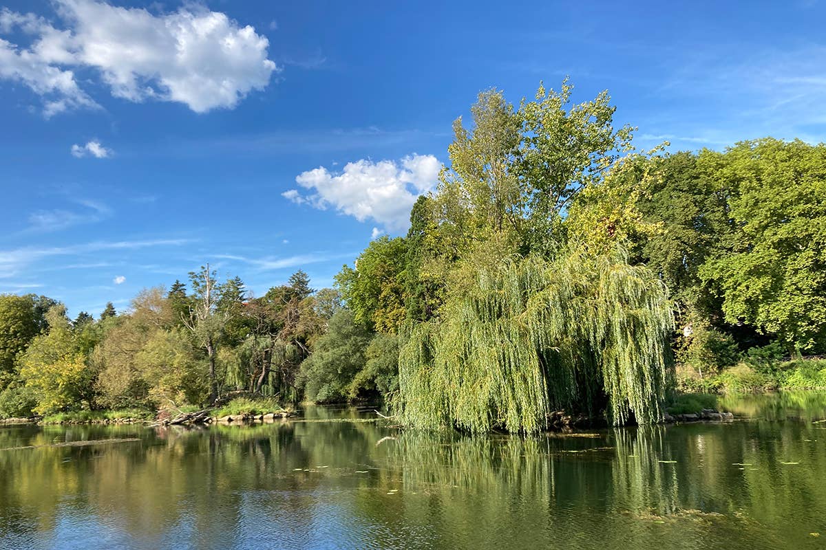 Il fiume Doubs A Besançon con un piede nella storia