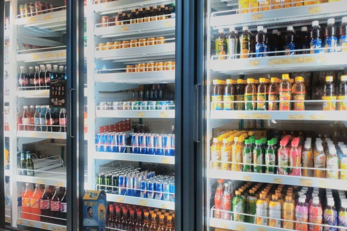 Bibite fresche con sovrapprezzo, la frigo tax sorprende tutti ma c’è sempre stata