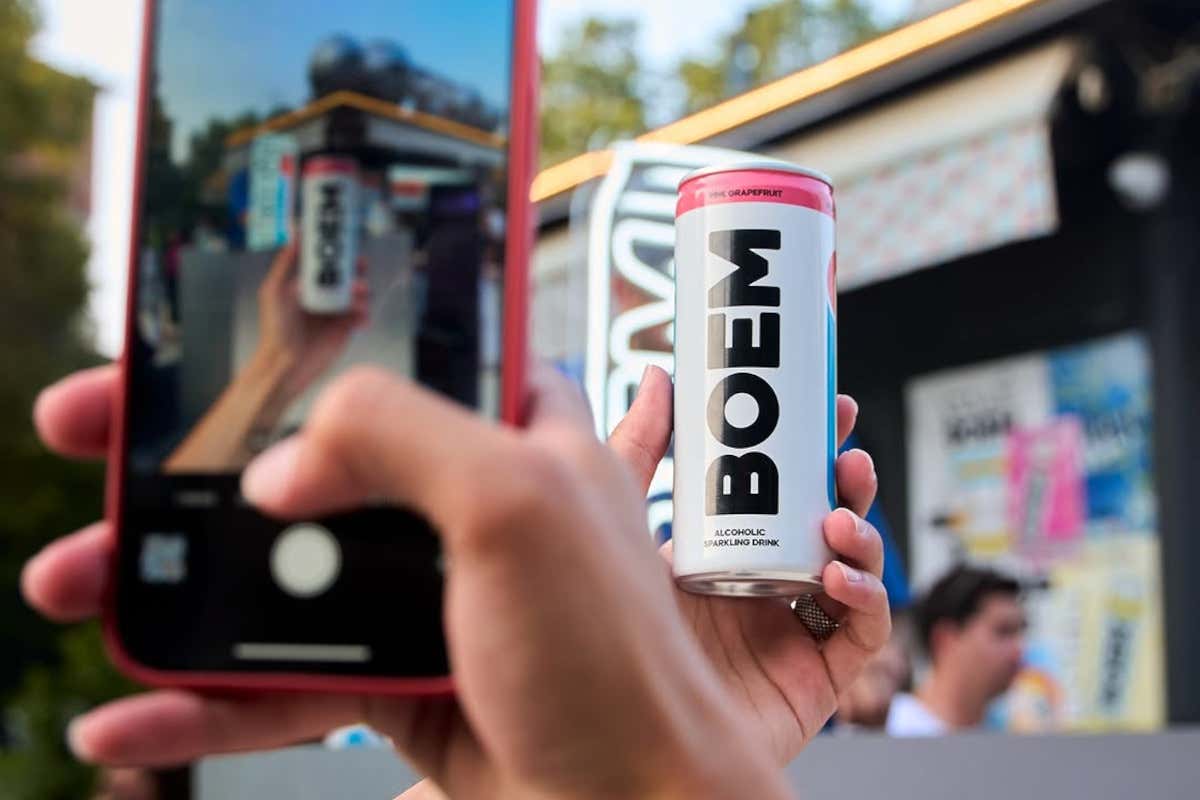 Del Vecchio in soccorso di Fedez e Lazza: la bevanda Boem adesso è solo sua