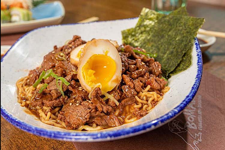 Noodles con carne e uova - L'anima nippo-brasiliana di Bomaki tra uramaki, mojito e caipiroska